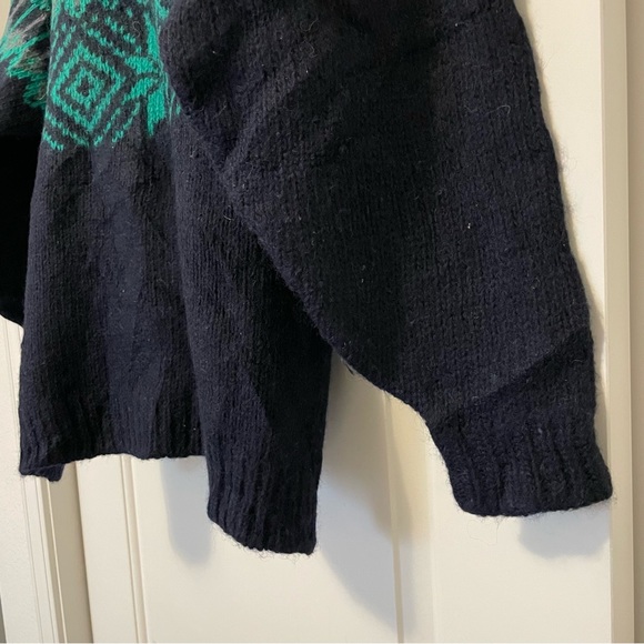 Urban Renewal 100% Wool Sweater Green Snowflake Pattern Navy Blue M Vintage - Picture 4 of 7